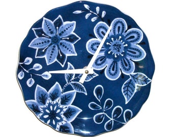 SILENT Navy and White Floral Wall Clock / Kitchen Clock / 9 Inch Clock / Wall Decor / Blue and White Home Decor - 2394