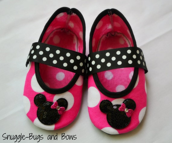 Minnie Mouse BABY Play Shoes Sizes 1 5 by SnuggleBugsAndBows