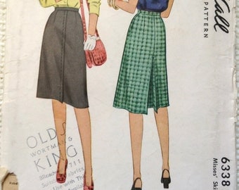 Vintage 40's Woman's Skirt sewing pattern. McCall. Waist Size 28. No. 6338.