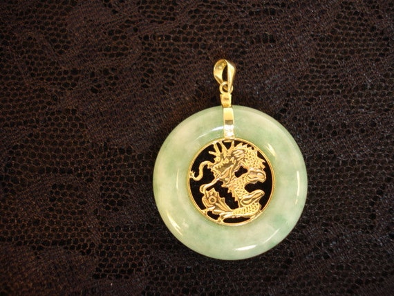 Green Jade Dragon Circle Pendant WIth 18K 750 by TheMomentsInTime