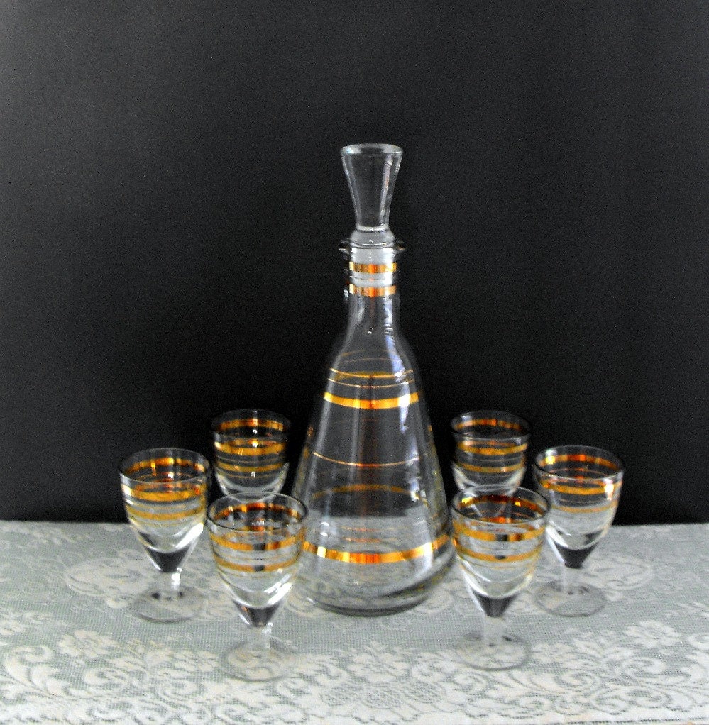 Vintage Cordial Decanter Set Liquor Decanter with 6 Stemmed