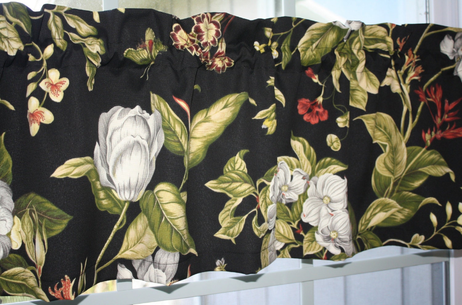 Valance Waverly Floral Black Onyx by southseacollection on Etsy