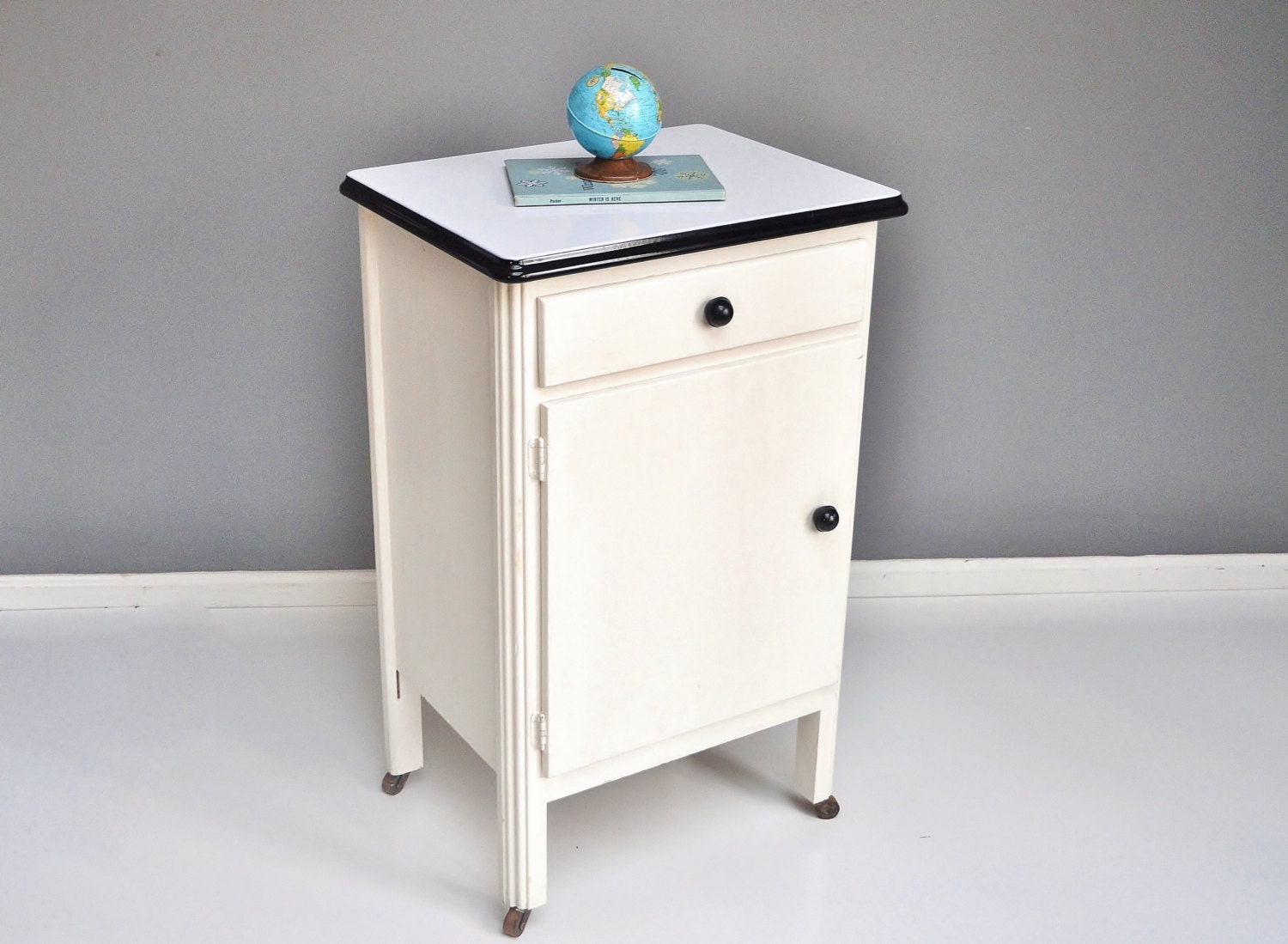 1940s Enamel Top Kitchen Cabinet Wooden Cabinet with Drawers