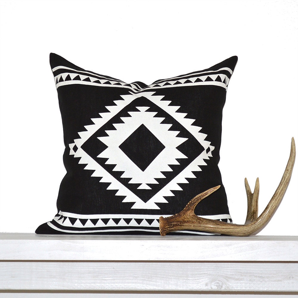 Aztec Border Pillow Cover Black / White