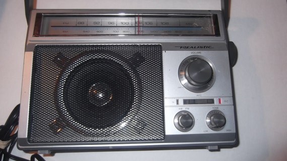 Vintage Realistic am/ fm boom box radio with plug or