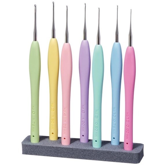 Clover Steel Crochet Hook Set Set of 7 Steel Crochet Hooks