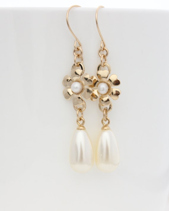 Items similar to Bridal pearl earrings - Gold flower and pearl drop