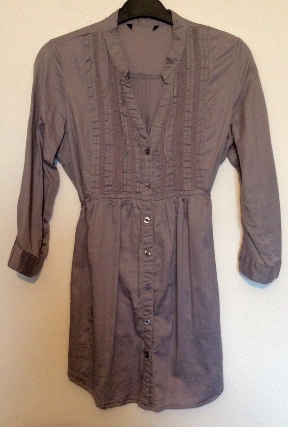 Cute button up grey cotton shirt by HARLEYHANDBAGS on Etsy