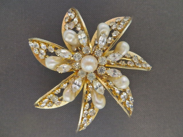 Vintage Kramer Brooch Flower Pearl and Rhinestone
