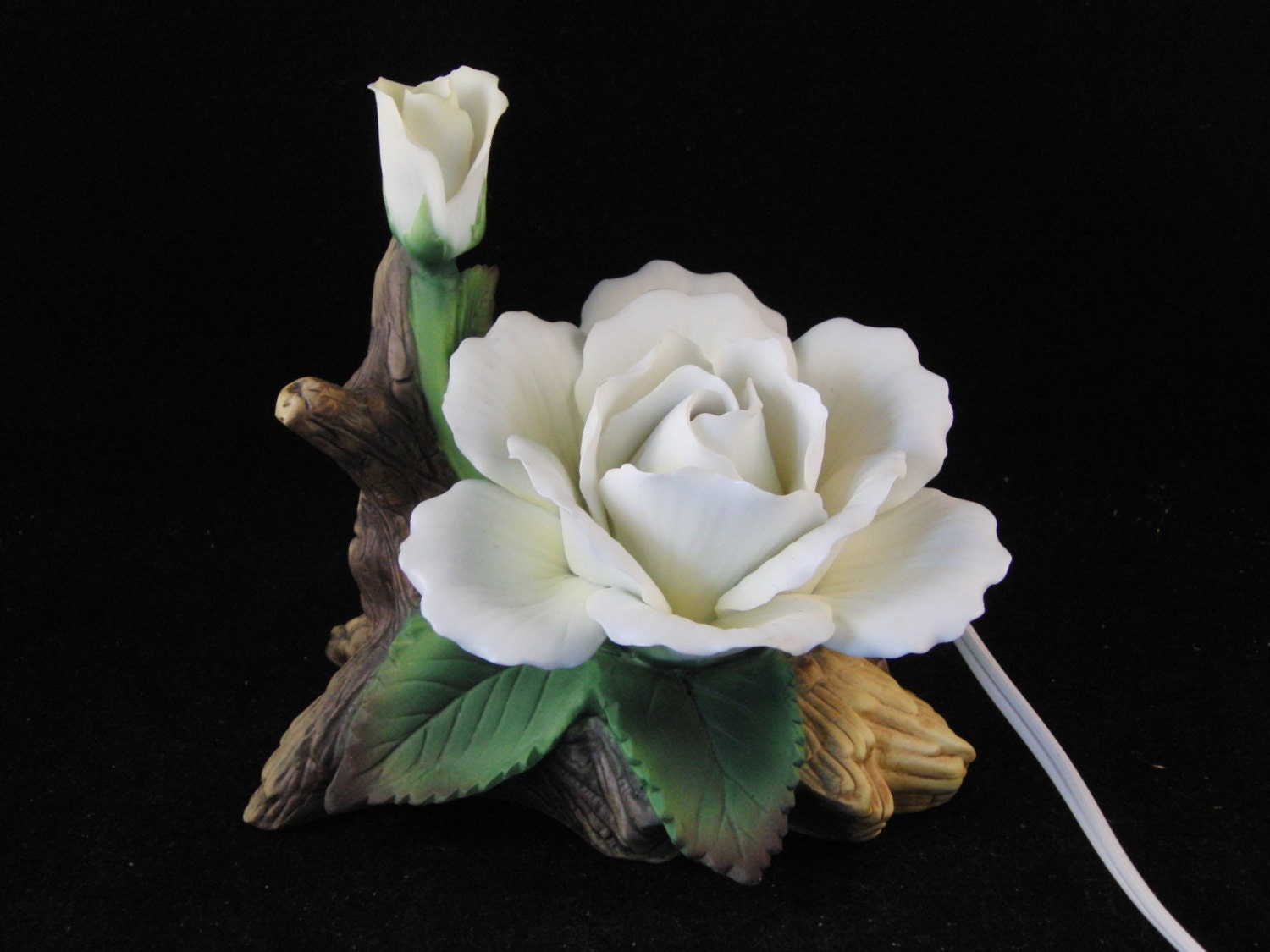 Porcelain flower figurine lamp