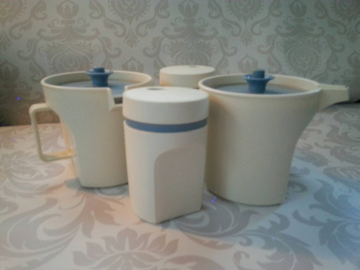 Vintage Tupperware cream sugar set salt pepper shakers Serving