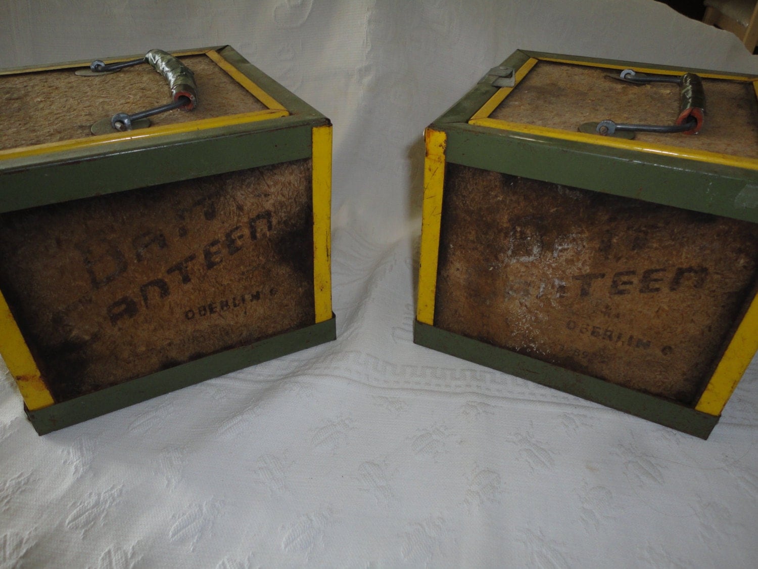 Vintage Oberlin Bait Canteen Fishing Lidded Box Haute Juice