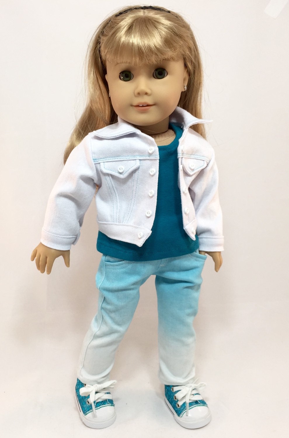 All Listings American Girl dolls are among the most favored by little girls everywhere. They can be made to look like her in every way, from hair and eye color to glasses and braces, and even with doll clothing to match!