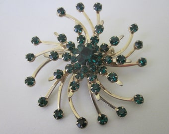 Vintage Brooch, Emerald Green Crystals. 1950's Beautiful Starburst.