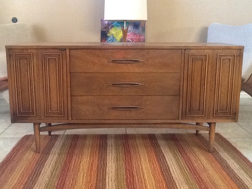 Vintage Mid Century Modern Credenza Buffet Sideboard TV Stand Vintage Mid Century Modern Credenza Buffet Sideboard TV Stand