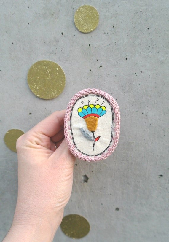 Hello spring! Embroidered brooch, embroidered flower brooch, fabric brooch / crocheted brooch with hand drawn flower