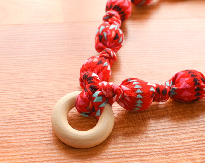 Breastfeeding Nursing Necklace, Teething Necklace, Babywearing Necklace, Fabric Necklace - Single Ring - Triangles on Red