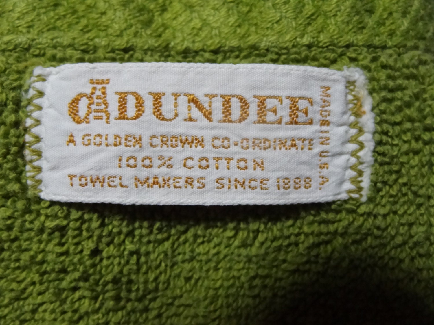 Vintage Retro Dundee Bath Towel Avocado by DaysLongGoneSalvage