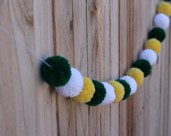 St. Patricks Yarn Pom Pom Garland