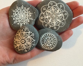 Hand painted stone magnets, stone wedding favors, personalised painted stones, hand painted rocks, henna painted stones