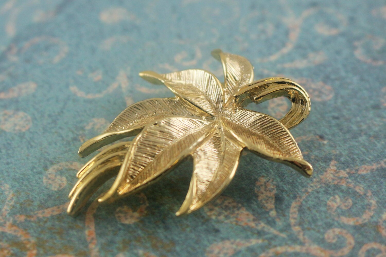 Gerrys Gold Tone Leaf Brooch /Pin Vintage Brooch Gold Brooch