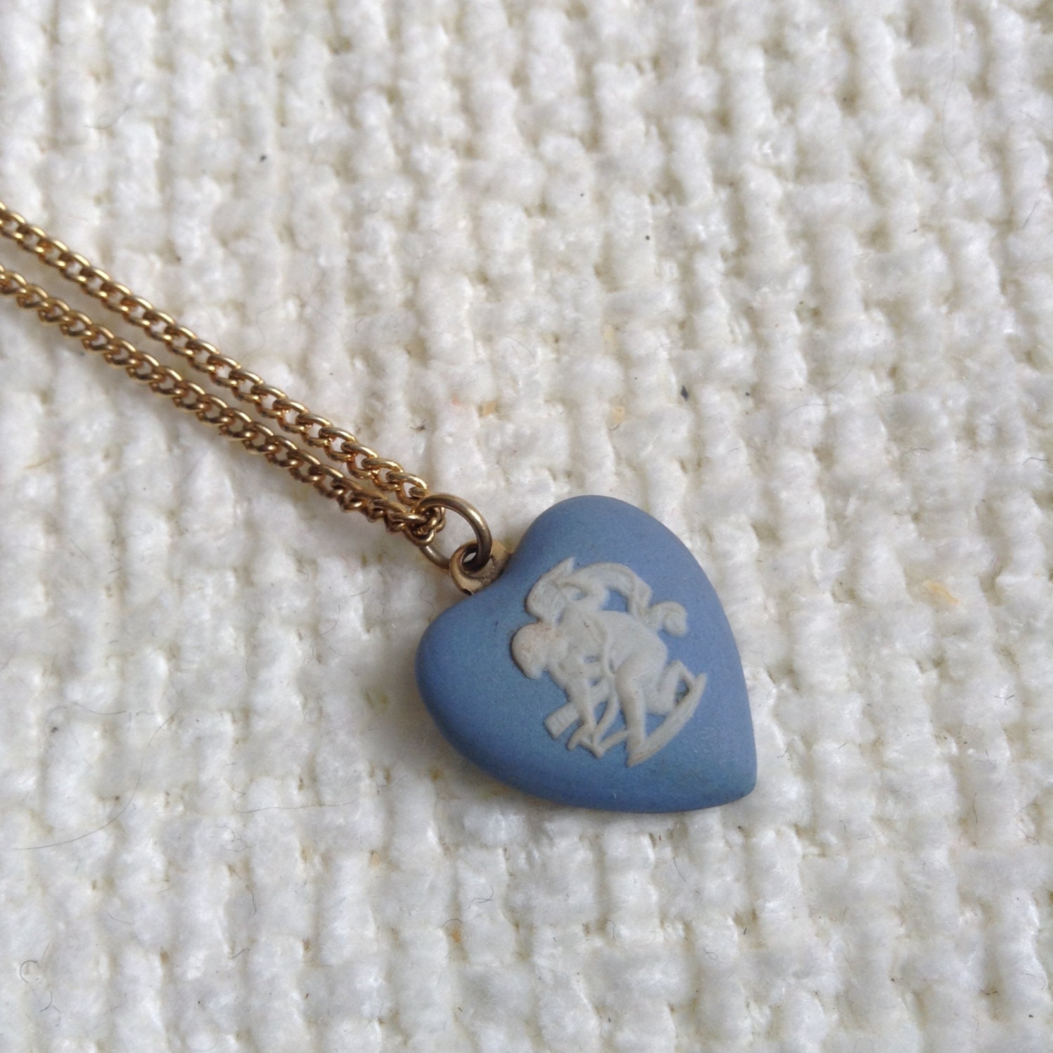 Vintage 1960 Wedgwood Heart pendant necklace and gold chain.