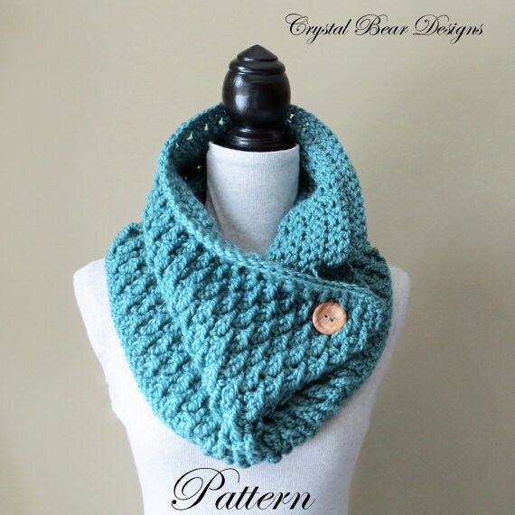 Crochet Cowl PATTERN / Scarf With Button / Neck Warmer / PDF