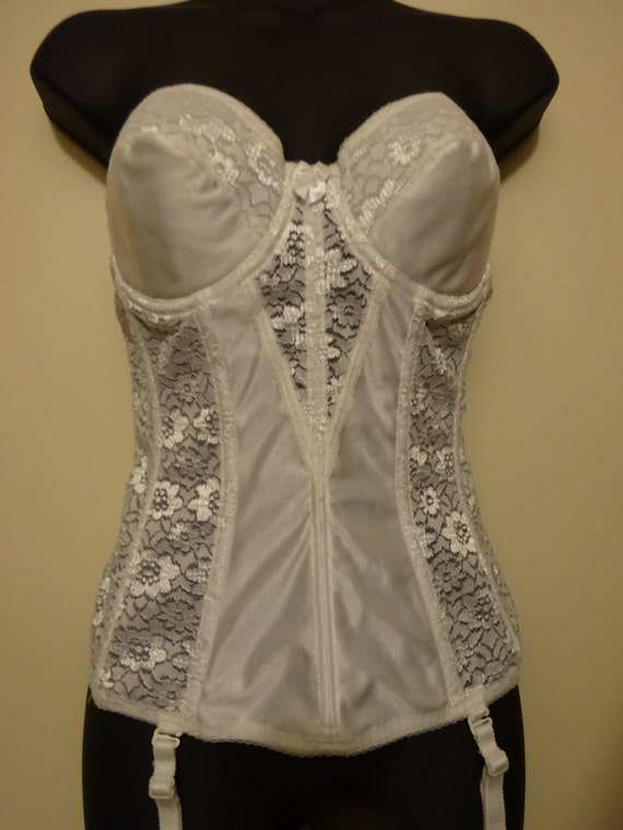 White Lace Bustier with Garters. Lovely Wedding by TheWordEmporium