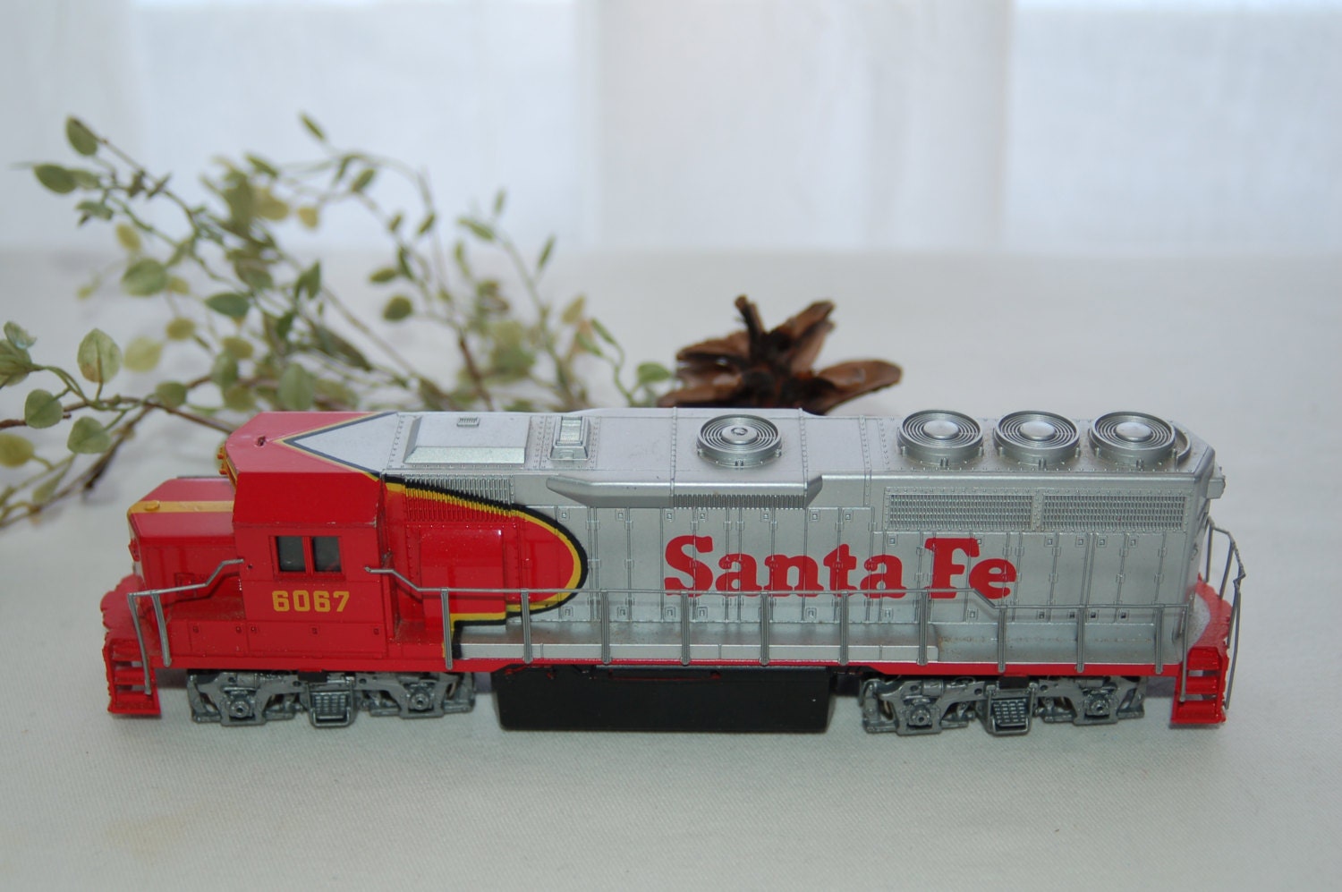 Vintage Trains Bachmann Sante Fe HO Scale by MrsWintersCottage