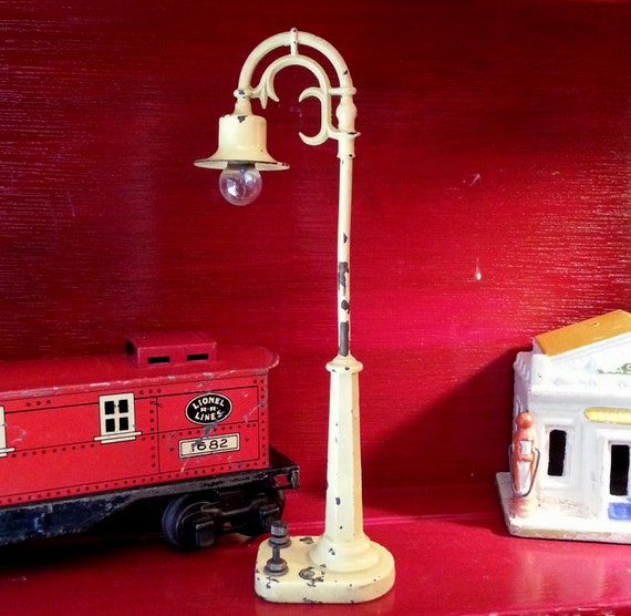 Vintage Lionel Trains Miniature Die Cast Lamp by RyokosVintiques