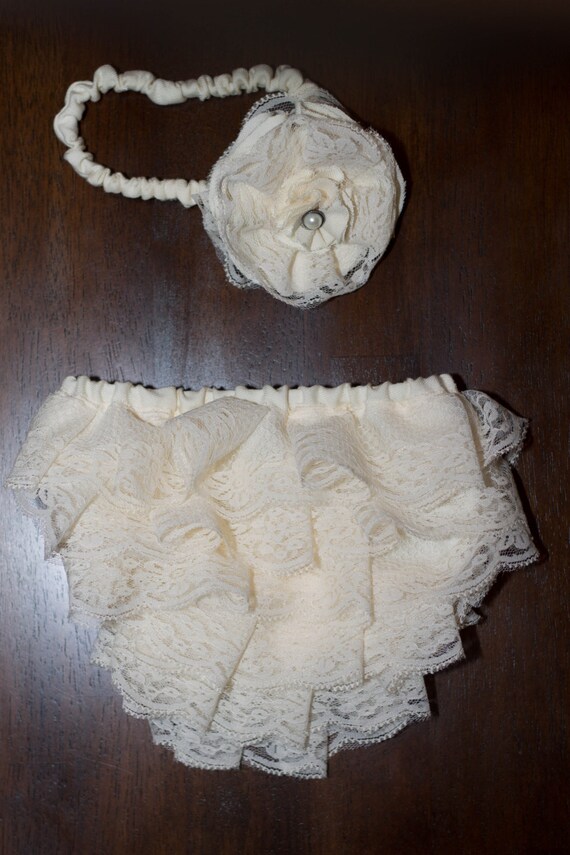 Baby girl linen and lace bloomer
