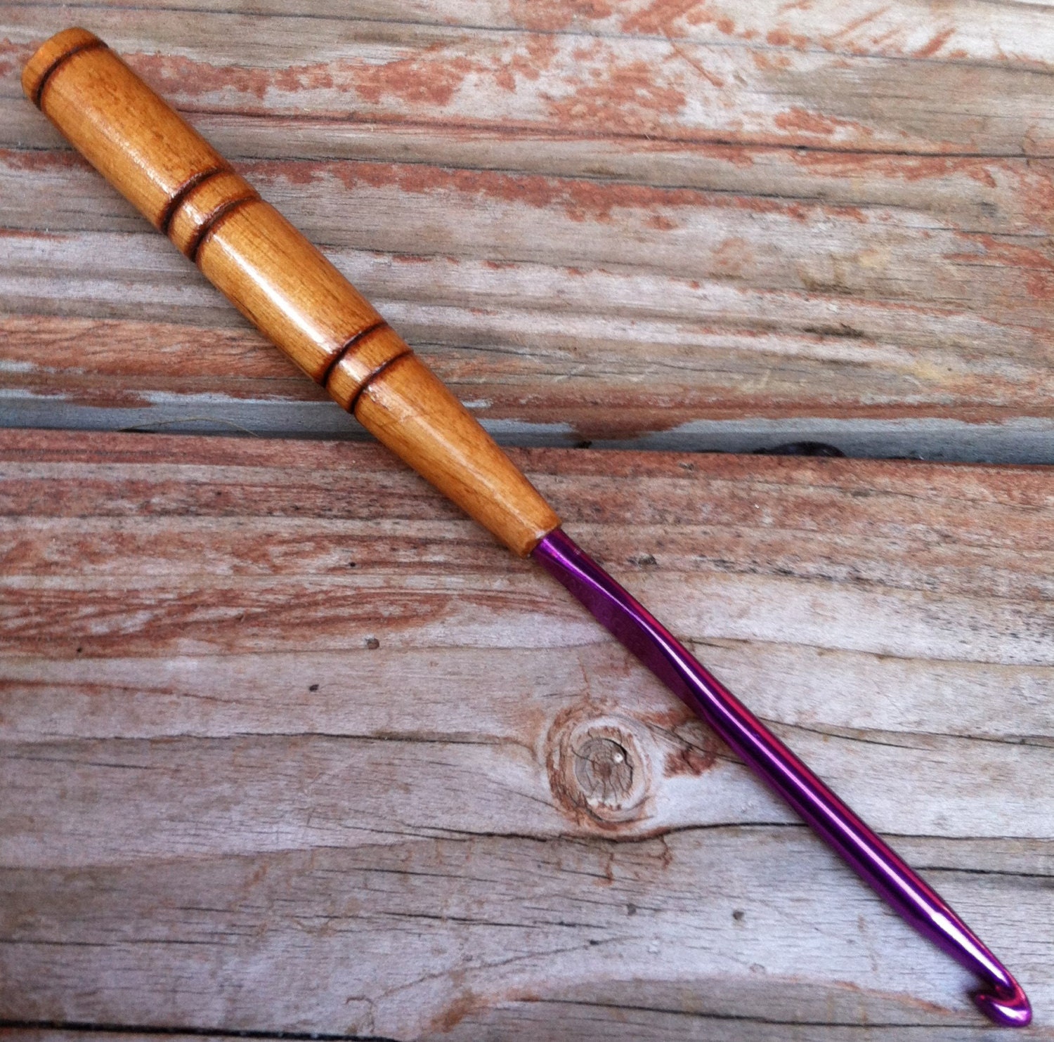 Wood handle Boye crochet hook