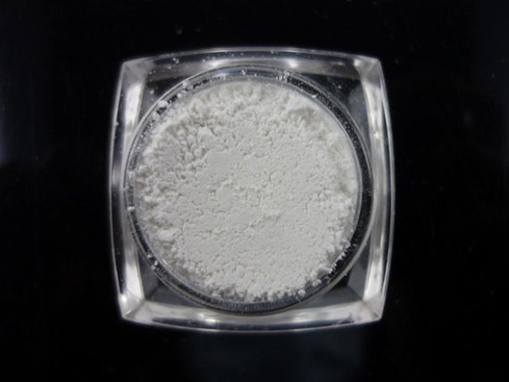 Boron nitride in mineral makeup