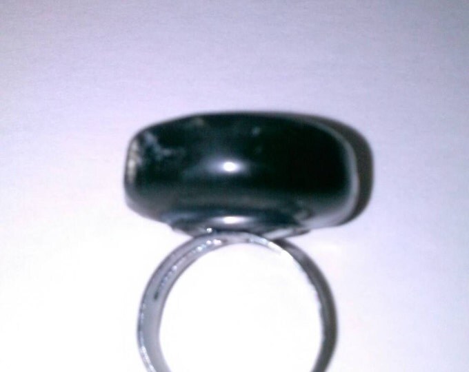 Marble stone black circle ring