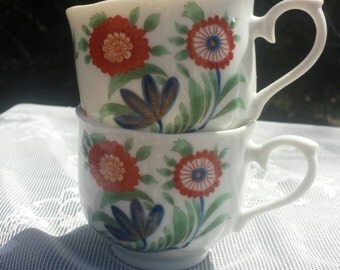Kakiemon Floral design tea cup. National Museum Amer. His. Smithsonian Institution.