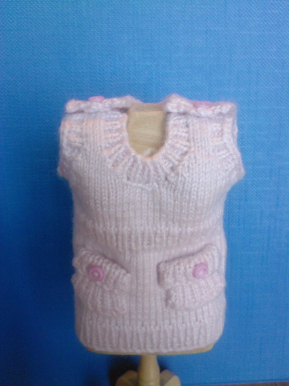 Miniature Dolls House 1/12th Scale Knitting by UKVintagePatterns