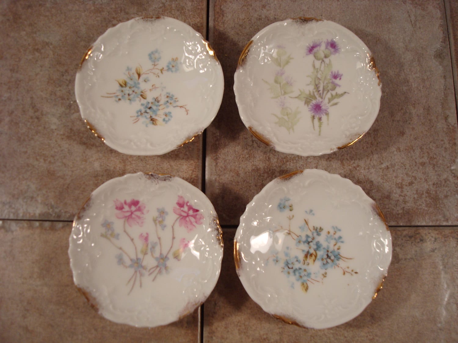 Beautiful set of 4 vintage butter pats with floral pattern for