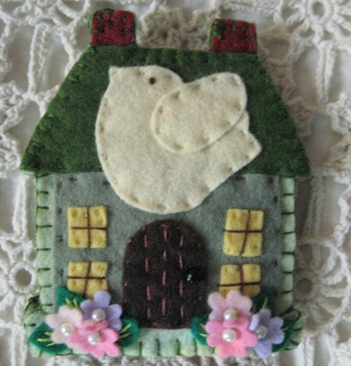 Needle Case Needle Book Charming House with flowers & a Bird