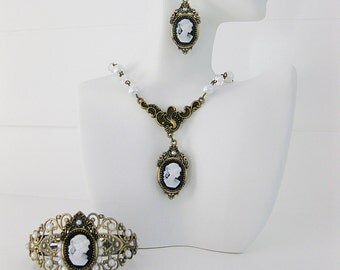 Cameo Beaded Necklace Lady Cameo Pearl Beaded by RalstonOriginals