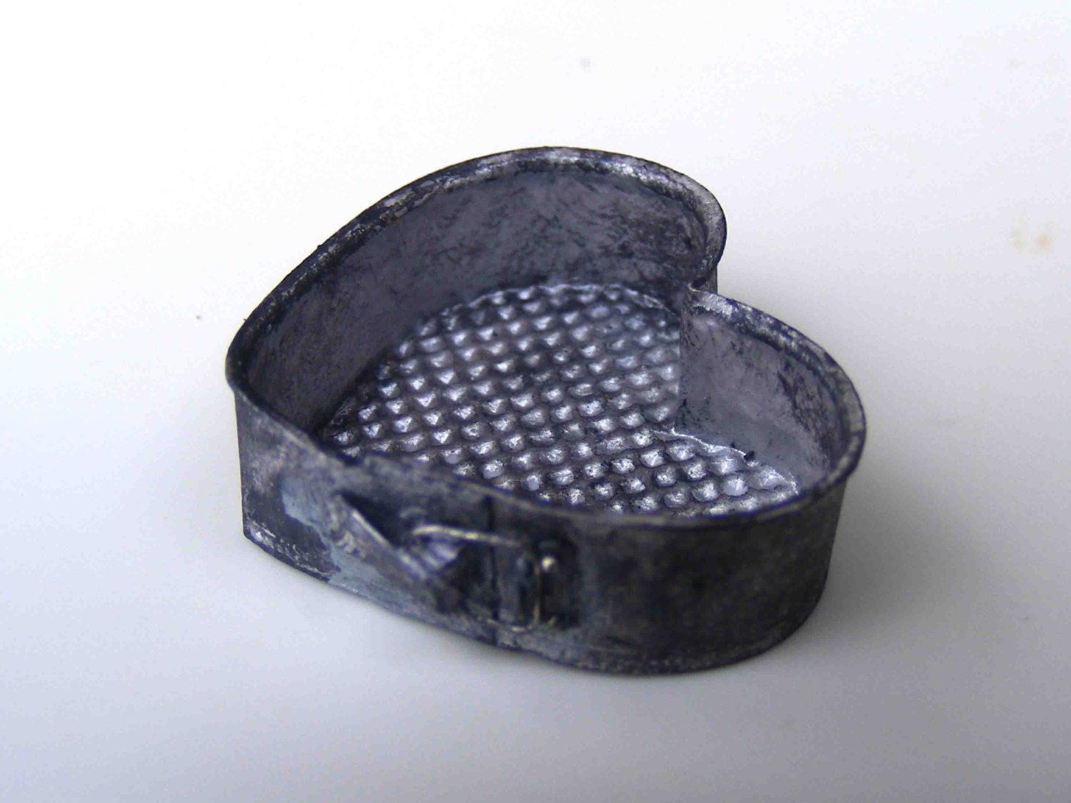 Heart shaped springform cake pan