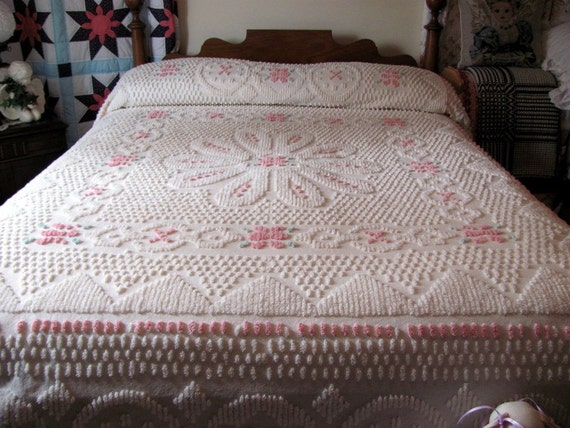 Off White Floral Chenille Bedspread by VintageLoversShop ...