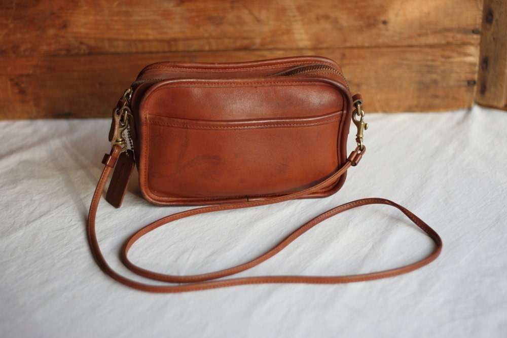 Vintage COACH British Tan Leather Carnival Crossbody Bag 9925/