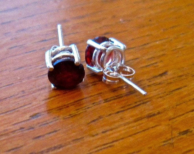 Red Garnet Studs, 7mm Round, Natural, Set in Sterling Silver E735