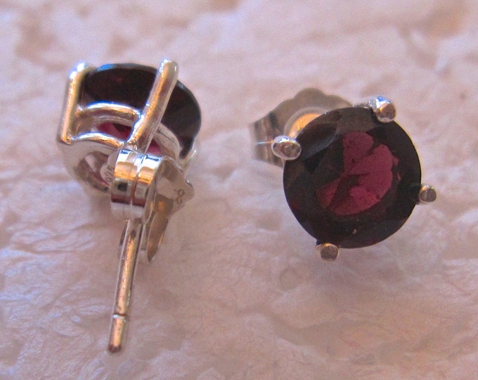 Red Garnet Stud Earrings 6.5mm Round, Natural, Set in Sterling Silver E307