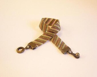 Friendship Bracelet in Kiwi green and Amethystfarben