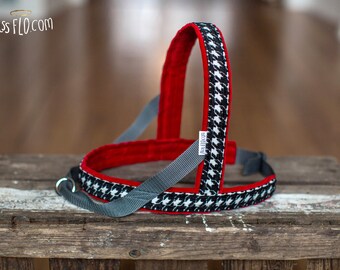 Dog Harness MissFlo. Pied de poule. Houndstooth. red, black and white. soft, comfortable, healthy, handmade.
