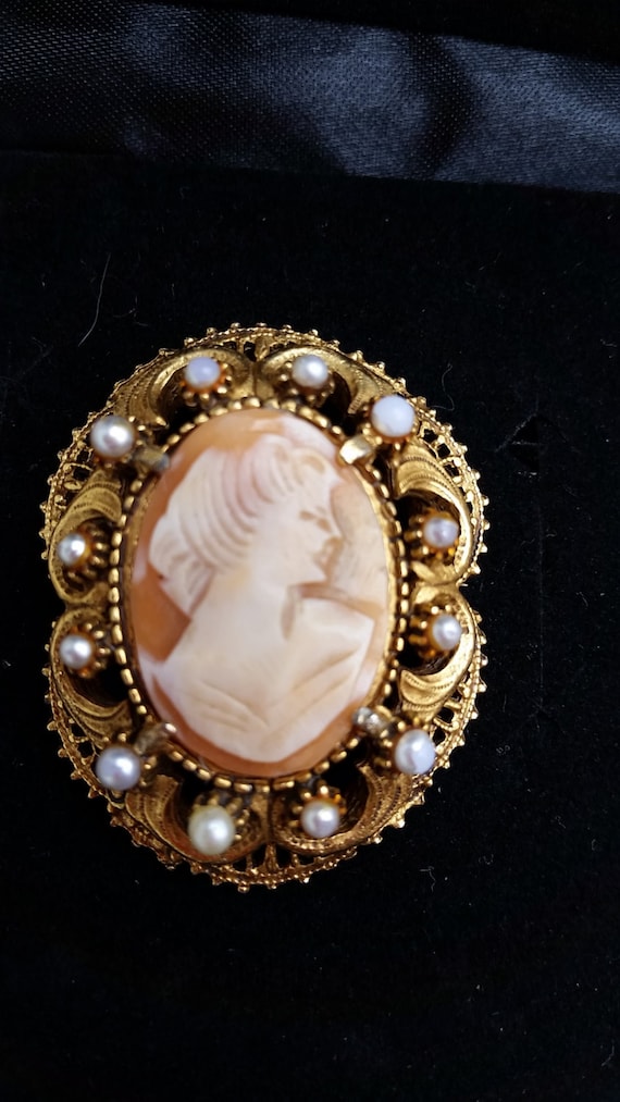 Florenza shell cameo brooch pearl accented vintage
