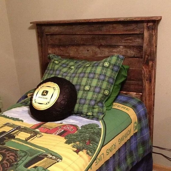 Items similar to Pallet Headboard on Etsy