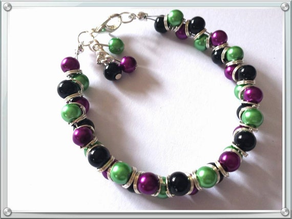 Pretty goddess bracelet with black, green and purple faux peal beads