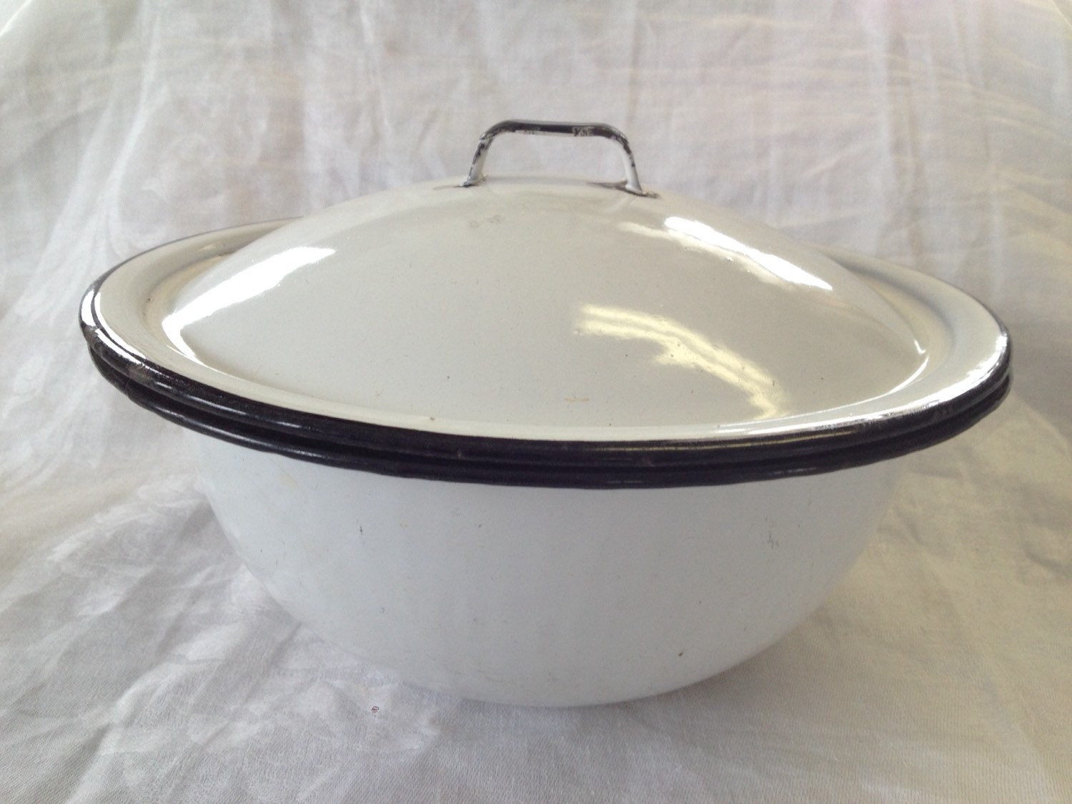 Vintage White Enamel/ enamelware Bowl with Lid/Kitchen Decor